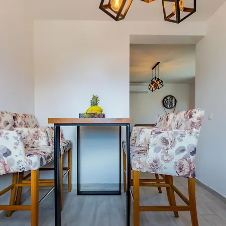 Nelly One Bedroom