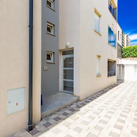 Nelly One Bedroom Apartment *